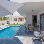 펜션 House With A Swimming Pool - 21991