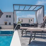 House With A Swimming Pool - 21991 펜션 *