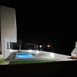 House With A Swimming Pool - 21991 * 보디체