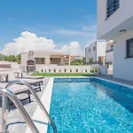 House With A Swimming Pool - 21991 * 보디체