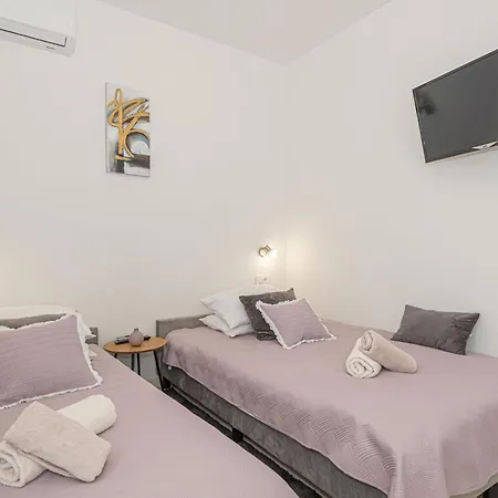 Dom wakacyjny House With A Swimming Pool - 21991 Vodice