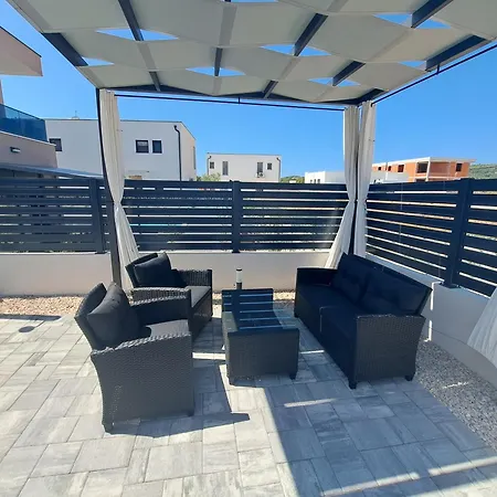 House With A Swimming Pool - 21991 ヴォディツェ