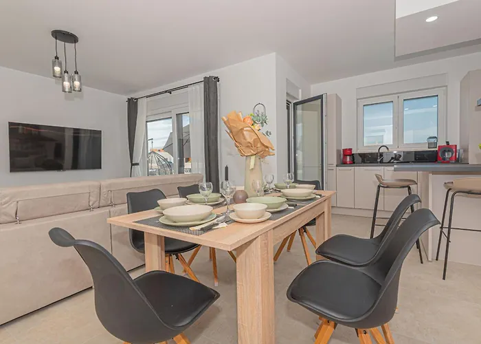 House With A Swimming Pool - 21991 ヴォディツェ