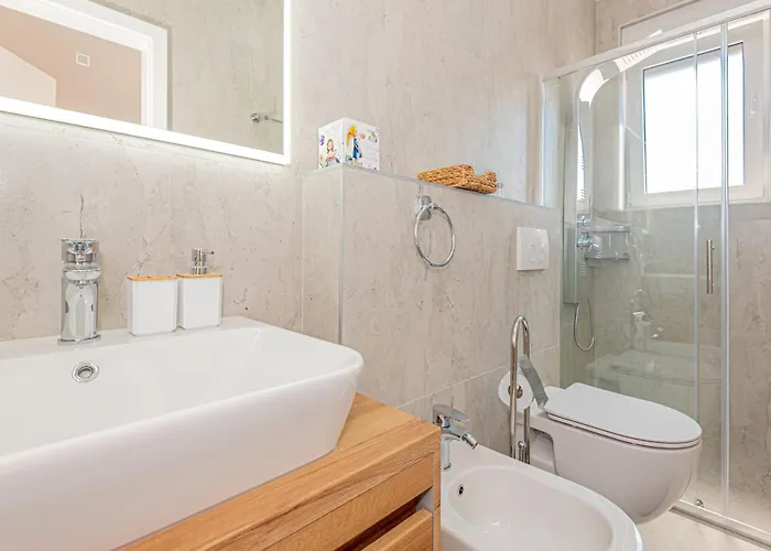 House With A Swimming Pool - 21991