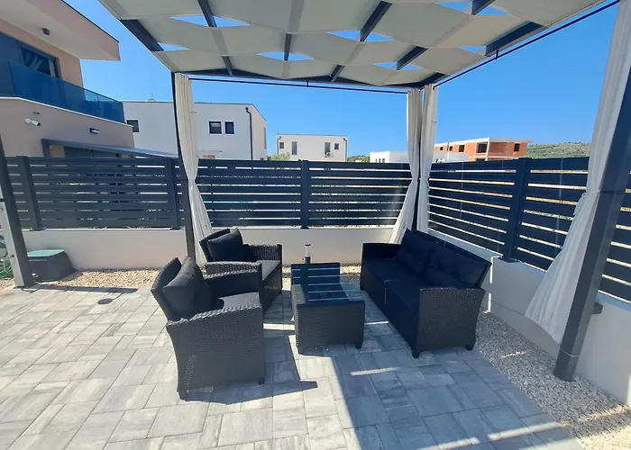 House With A Swimming Pool - 21991 Vodice